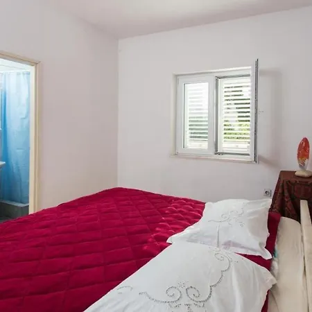 Eleonora - Three Bedroom With Terrace *