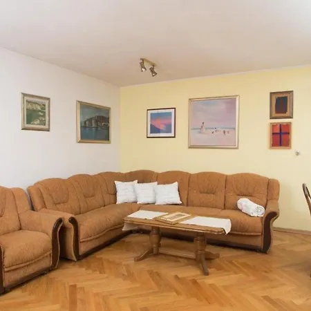 Eleonora - Three Bedroom With Terrace *